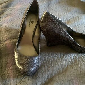 Snake skin, gray and black closed toe wedges. Brand new unworn. Sz 11